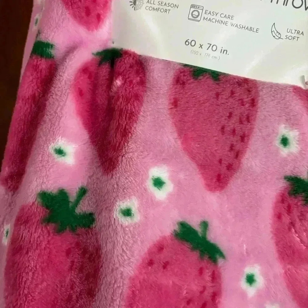 C&C California Pink Strawberry Blanket Plush Throw Blanket 60x70 Inches - Picture 5 of 5